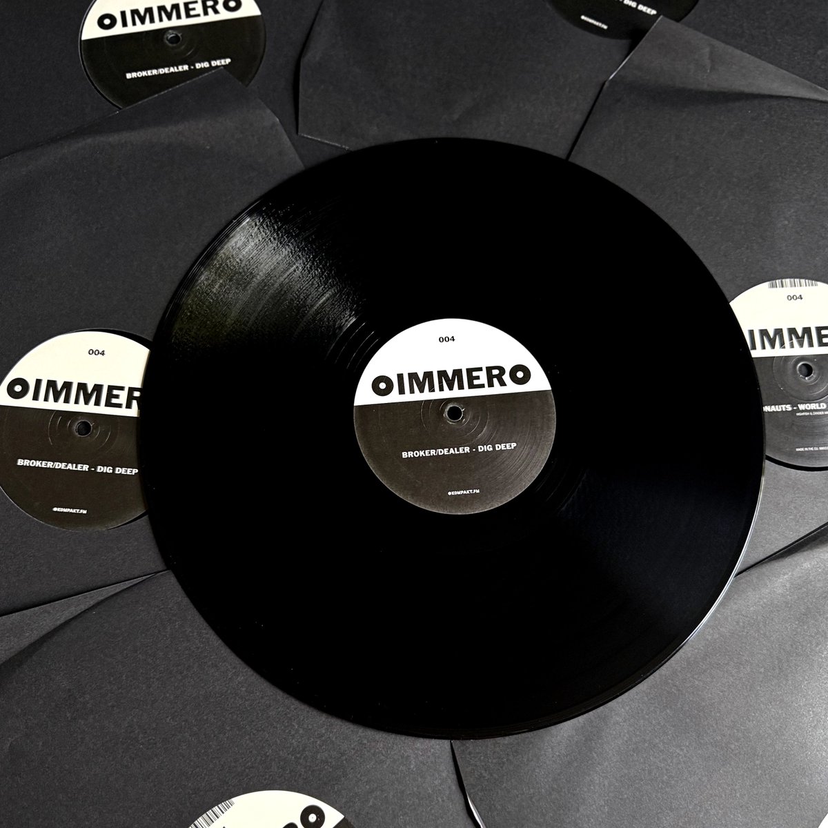 InvertedAudio's tweet photo. STORE // Michael Mayer's Immer series returns with two tracks of deeply melodic, lysergic analogue house. Broker/Dealer's Dig Deep — one of Traum Schallplatten's finest — sits at the crossing point between German minimal and Californian psychedelic house. https://t.co/sN9rS2yZrC https://t.co/vmyZexRFLi