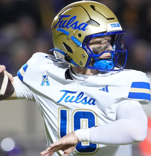 GoldenHurricane's tweet photo. Tulsa Football Summer Analysis: QUARTERBACK

@CoachTreLamb9 says @BaylorHayes2 has added weight and is playing with confidence ahead of the 2026 season.

FULL STORY ➡️ https://t.co/ChJNxRG40O

#ReignCane 🏈 https://t.co/gEQnmSlAQX