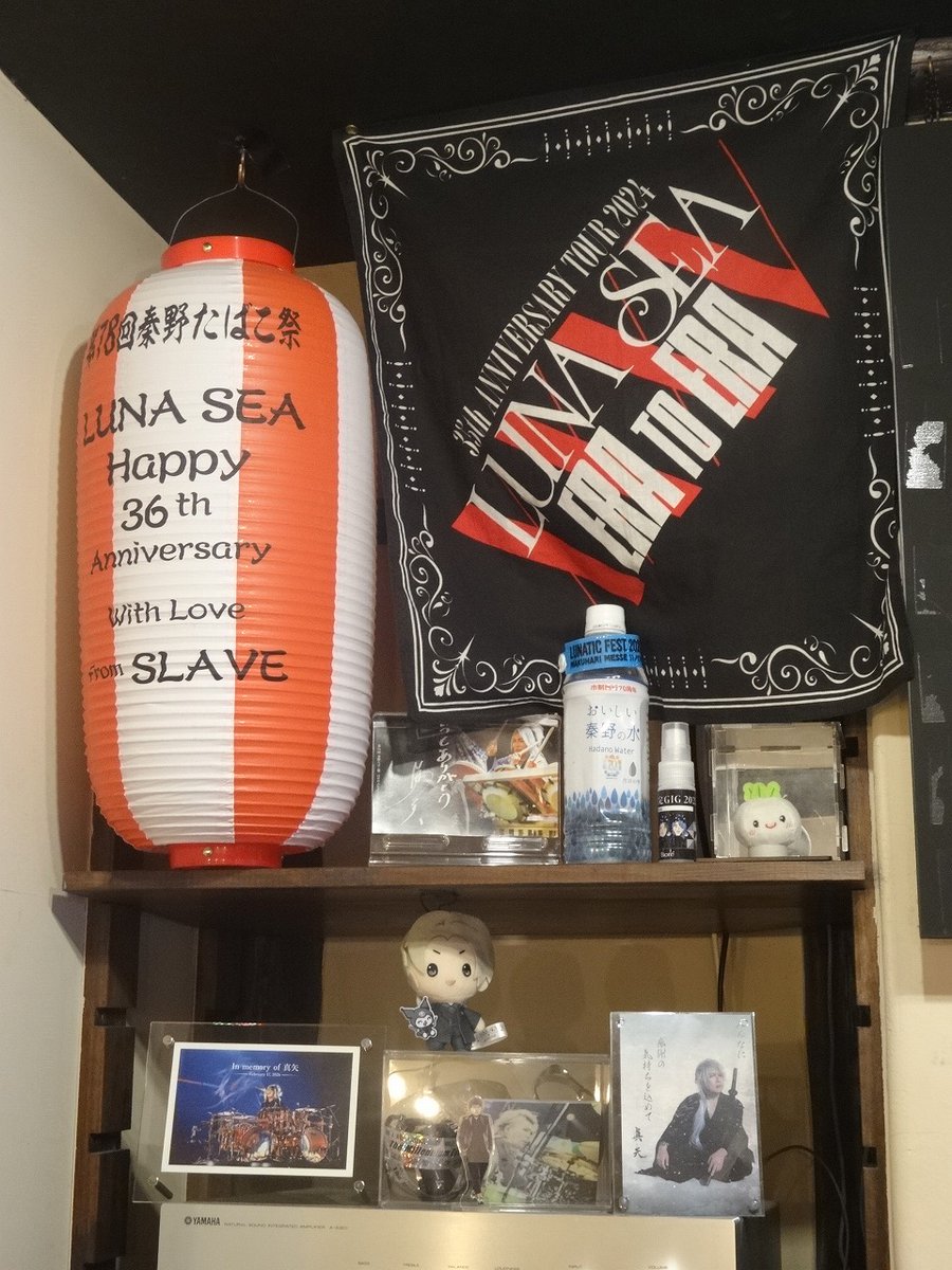 TONASEAOFFICIAL's tweet photo. 色んな真矢オーナーが鎮座する「天雷軒」にて、
『熟成豚の塩ラーメン＋岩海苔のお茶漬け』です。

とろとろほろほろな豚バラ肉の旨みはもちろん、
それに負けない味わい深い塩スープが絶妙で、
海苔茶漬けも格段と美味しく仕上がります♪ https://t.co/hTtyPdXJeo