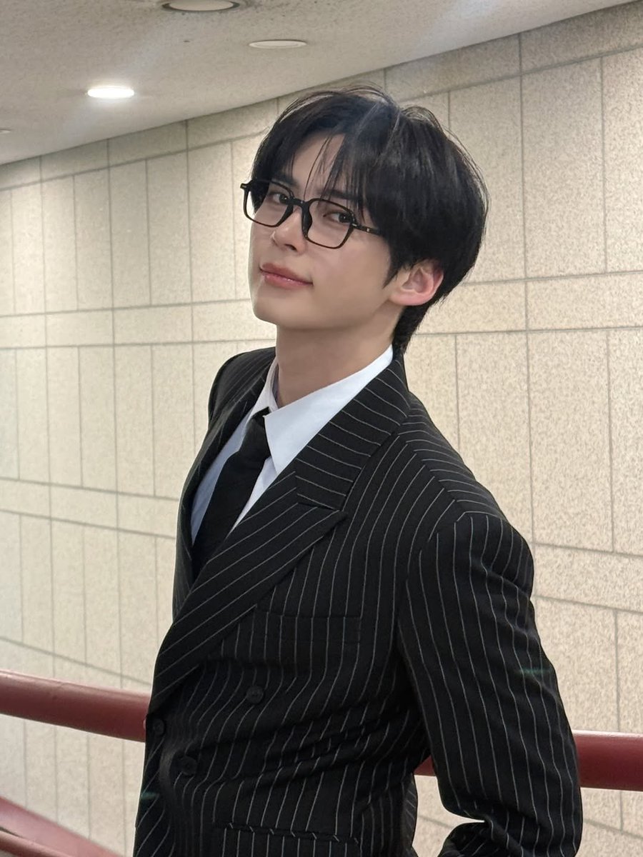 shbpics's tweet photo. zb1official instagram update #SUNGHANBIN https://t.co/LelCHbAvXh