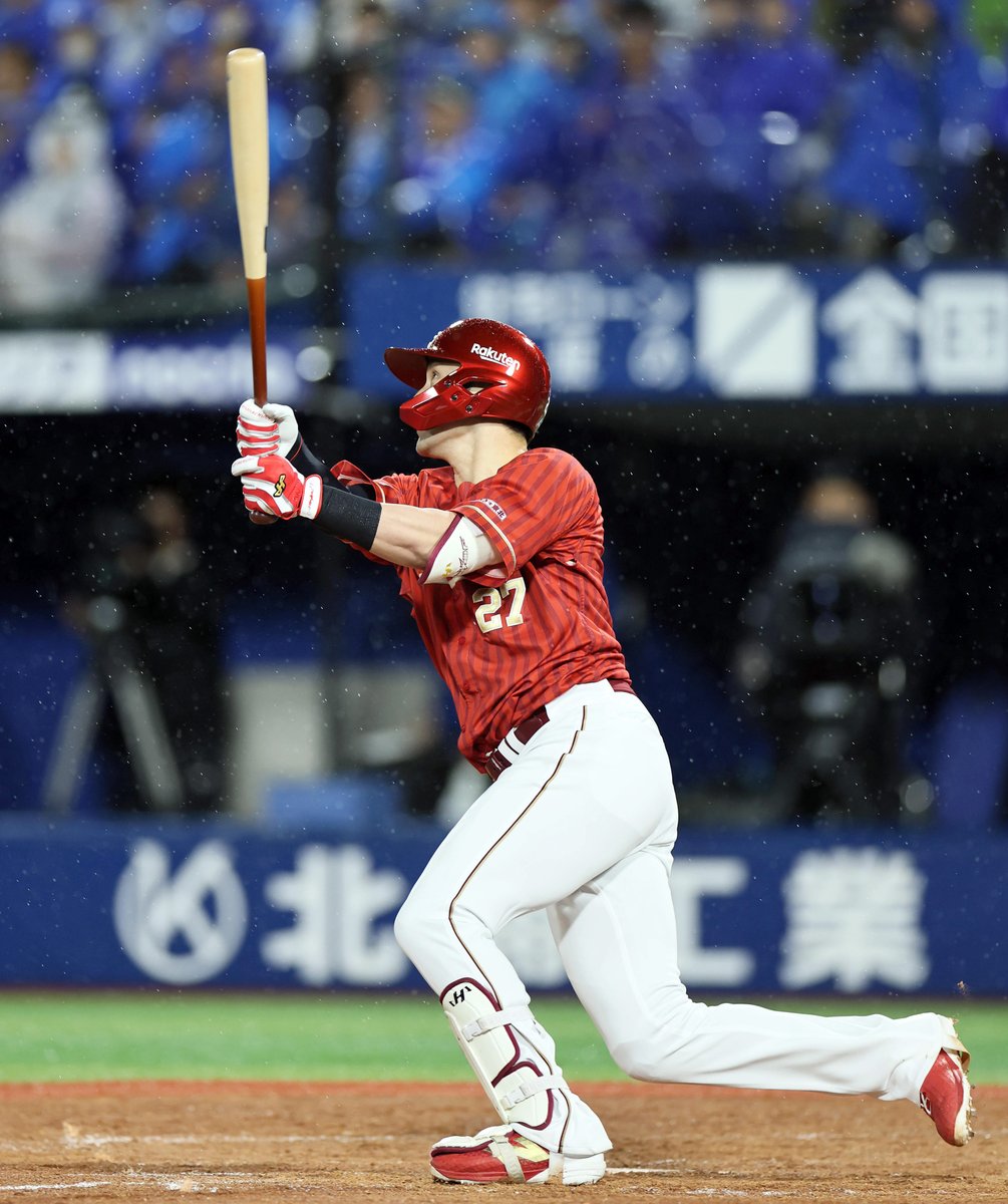 Sanspo_EAGLES's tweet photo. 【プロ野球交流戦ＤｅＮＡ対楽天】2日、9回に本塁打を放つ伊藤光選手。（撮影・荒木孝雄）https://t.co/9Qx1Q9mpNq https://t.co/yIl3xycWrf #伊藤光 https://t.co/rGzCTG09W0
