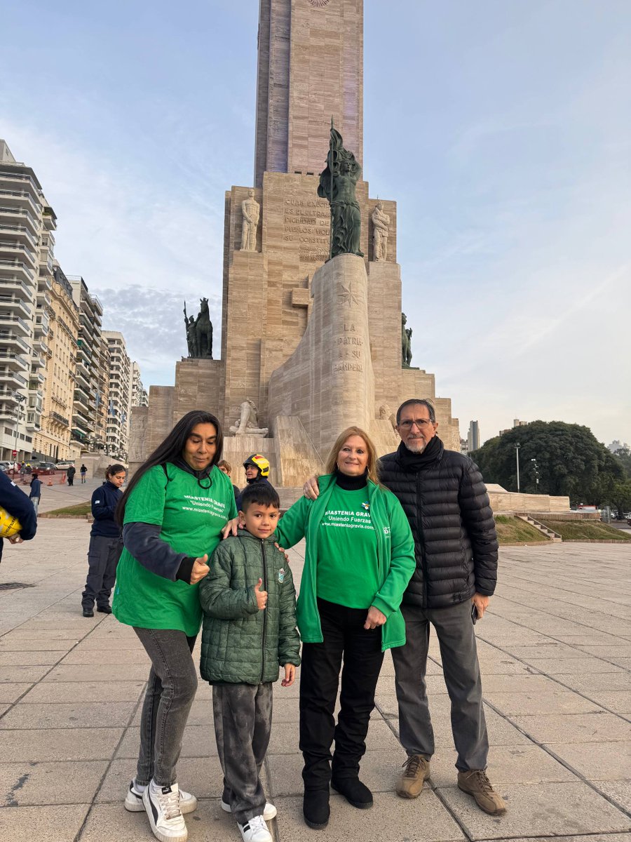 fabriziofiatti's tweet photo. CUIDAR VIDAS, AYUDAR CON AMOR Y CORAJE

Esa es la base del trabajo diario de AMIGRO y de las y los bomberos voluntarios. En este 2 de junio y como cada año conmemoramos el compromiso, la solidaridad y la fortaleza de quienes enfrentan desafíos todos los días.

A los bomberos voluntarios, el abrazo más cálido y el enorme agradecimiento por su vocación de servicio y su valentía para cuidarnos. 

Y por supuesto, a Graciela y César, compañeros en este camino de aprendizaje, concientización y difusión sobre la Miastenia Gravis, con quienes vamos a seguir trabajando juntos💪
