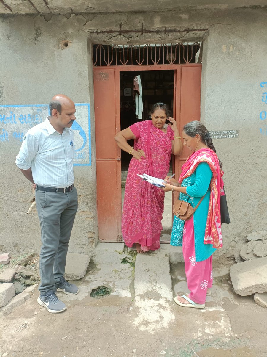 MamVanthali's tweet photo. આજ રોજ વંથલી તાલુકાના નાંદરખી ગામની વસ્તી ગણતરી  અન્વયે મુલાકાત લઈને વસ્તી ગણતરીકારને જરૂરી સુચના અને માર્ગદર્શન આપવામાં આવ્યું.
@collectorjunag @sdmvanthali https://t.co/MFG4IkNOAk