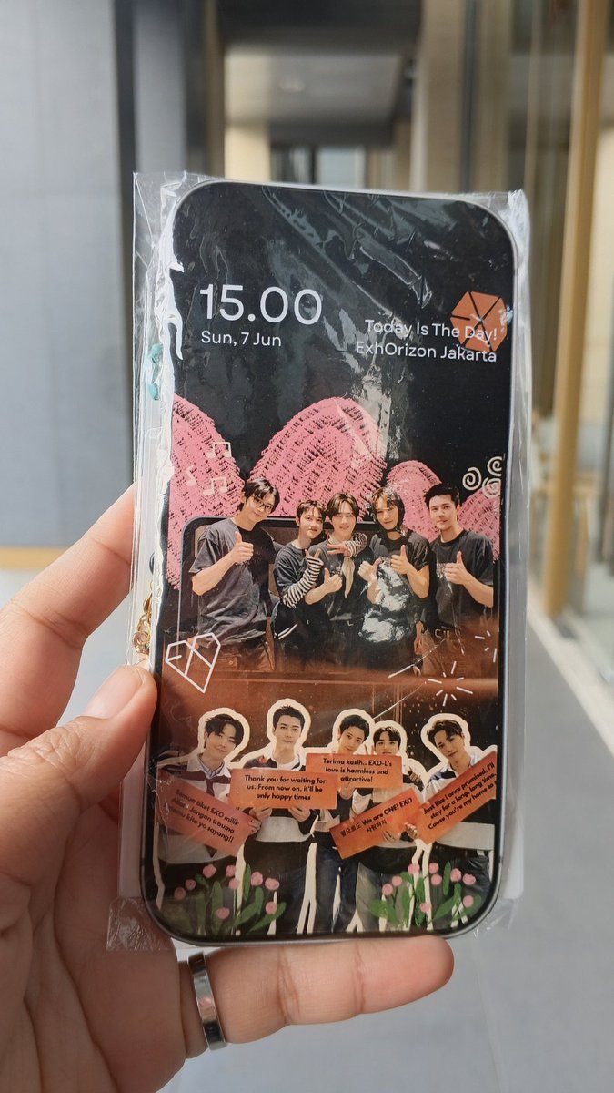 junheeed's tweet photo. ❤️ Freebies EXO PLANET#6 EXhOrizon in JAKARTA ❤️ 

🗓️ 7 June 2026/Day 2
📍Indonesia Arena
⏰ TBA

It's a humble pack yg isinya
✨ Strap hp EXOL
✨ Plain PVC pc holder + sticker deco
✨ 5 Stiker meme
✨ 1 Poca unoff random

Design by @sowjuism

See you EXO-L 🤍
#EXhOrizon_JAKARTA https://t.co/XjEudGABOi