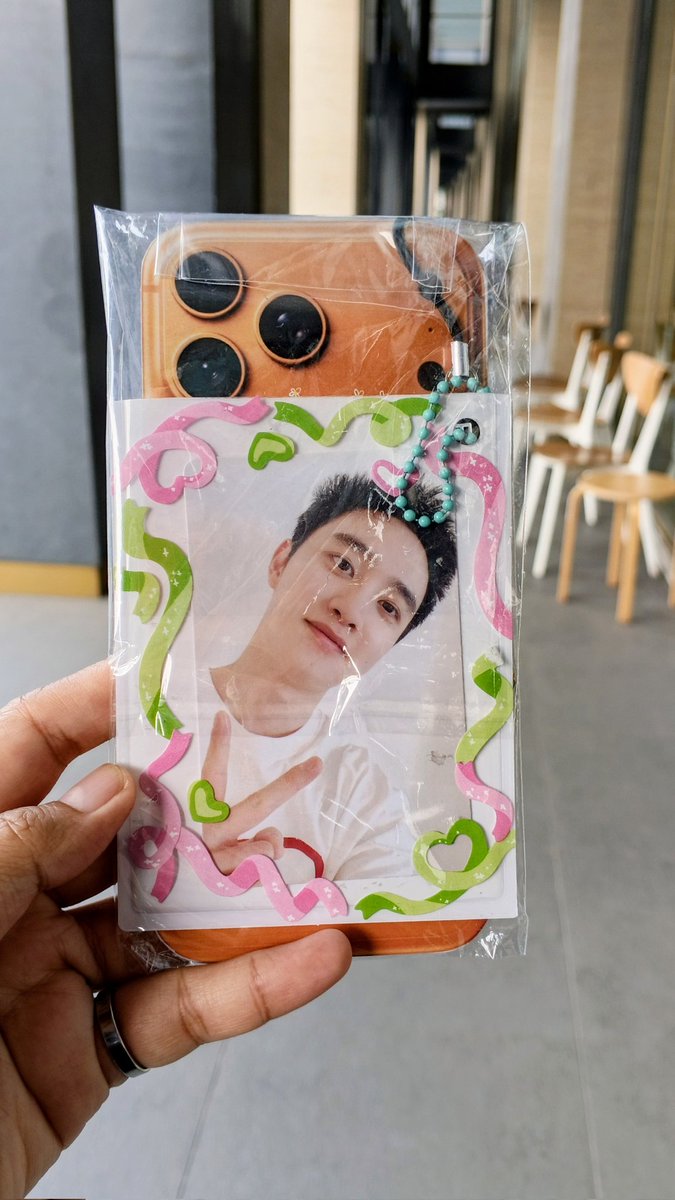 junheeed's tweet photo. ❤️ Freebies EXO PLANET#6 EXhOrizon in JAKARTA ❤️ 

🗓️ 7 June 2026/Day 2
📍Indonesia Arena
⏰ TBA

It's a humble pack yg isinya
✨ Strap hp EXOL
✨ Plain PVC pc holder + sticker deco
✨ 5 Stiker meme
✨ 1 Poca unoff random

Design by @sowjuism

See you EXO-L 🤍
#EXhOrizon_JAKARTA https://t.co/XjEudGABOi