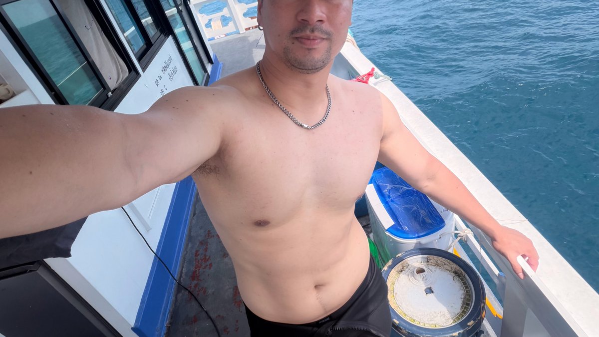 phomphomphom's tweet photo. ออกเรือหาปลา หาเงินแต่งเมีย 🌊🦈 https://t.co/mCNfFUetgh