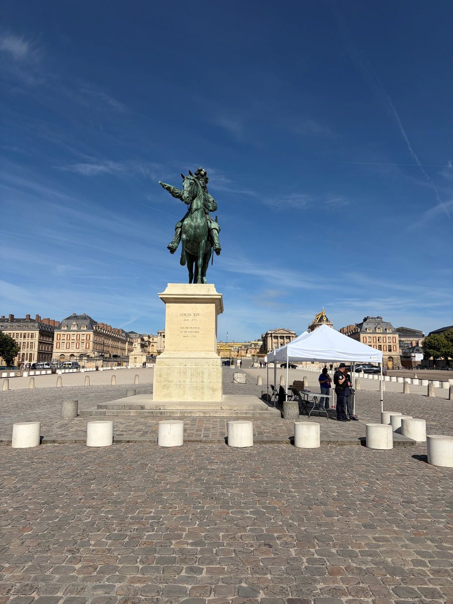 ZDS_Paris's tweet photo. #ChooseFrance2026 🇫🇷
La DMD78  pleinement mobilisée au poste de commandement opérationnel comme sur le terrain avec les forces de #sécurité et de #secours. 
Coordination permanente, vigilance de chaque instant et engagement total pour assurer le bon déroulement du sommet. https://t.co/guSTQssp21