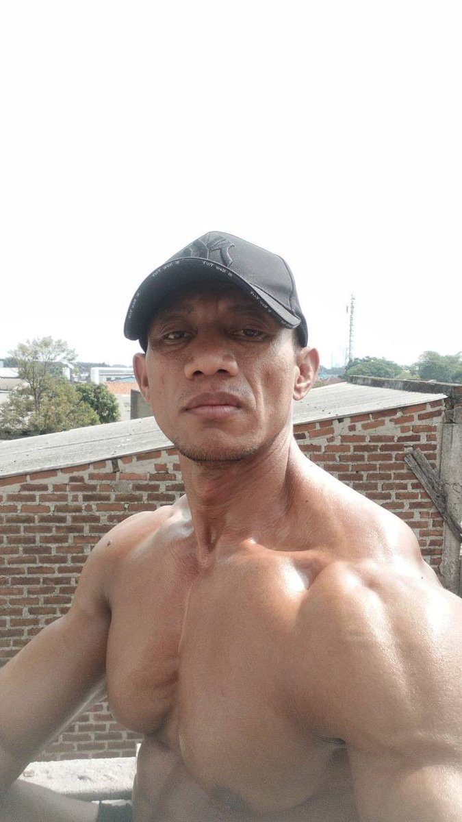 Straight_hott's tweet photo. Yang penasaran sama aa bayu bandung nih kontolnya lucu , dia bayaran 1 jta kalau km daerah bandung bisa tapi hati2 aja kadang udh d kasih uang rokok suka tiba2 d blokir masih bnyk video hotny https://t.co/xUWvgMKeR8