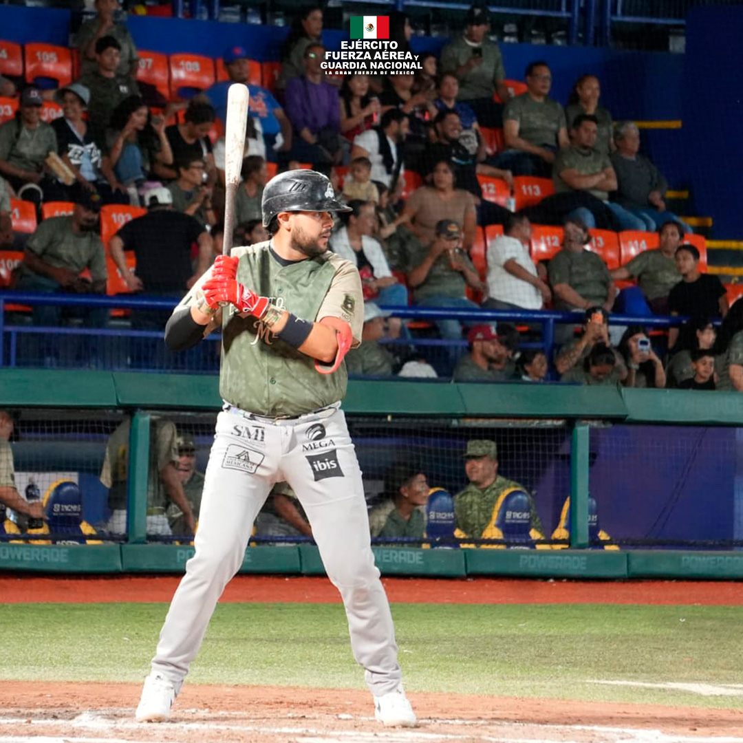 Defensamx1's tweet photo. “Encuentro de béisbol entre las Leyendas Rieleros de Aguascalientes y el equipo representativo de la Secretaría de la Defensa Nacional”.

El 30 de mayo de 2026, en el Parque de Béisbol “Alberto Romo Chávez”, ubicado en la ciudad de Aguascalientes, Ags., fue escenario de un encuentro deportivo entre las Leyendas Rieleros de Aguascalientes y el equipo de béisbol representativo de la Secretaría de la Defensa Nacional; previo al inicio del juego, personal del Ejército Mexicano participó en el acto protocolario con el despliegue de una Bandera monumental y los asistentes entonaron el Himno Nacional Mexicano.