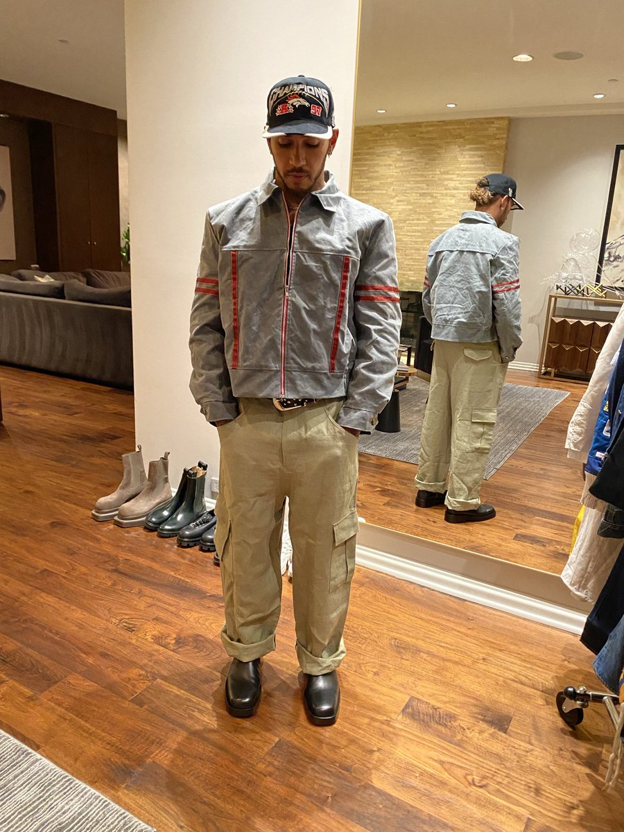 HueyLewisUSA's tweet photo. I just like making clothing, ya’ll.
#LewisHamilton in @HueyLewisUSA 
Waxed canvas jacket with quilted Dupioni silk lining https://t.co/mnJZ5jQ2TQ