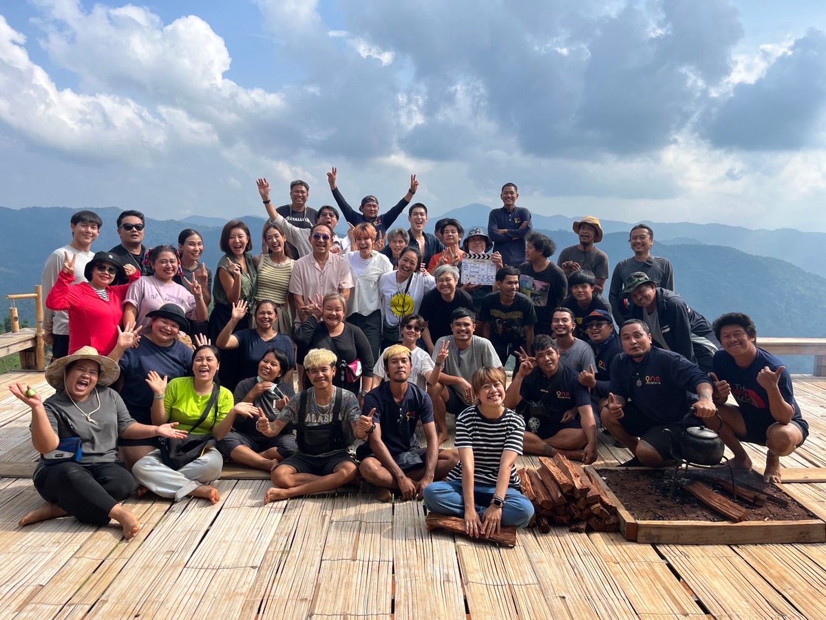 MakerK47349's tweet photo. ทีม #รักหักหลัง 🌈🌈
ขอบคุณทุกคนที่อยู่ด้วยกันจนถึง EP สุดท้ายนะค้า��า กราบบบบ 🫶🏽✨
#รักหักหลังตอนจบ
#WrongSideoftheRainbow
#Makerk https://t.co/5N7rYLyAEK