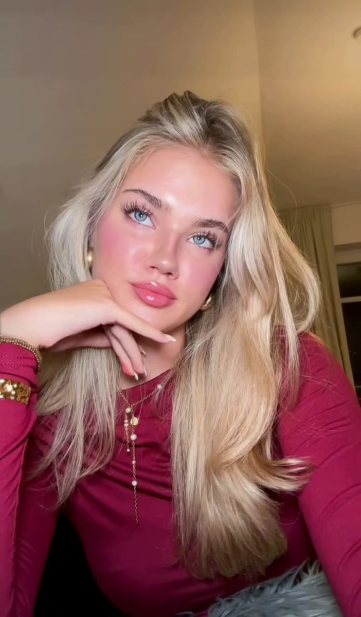 saminayzqe's tweet photo. Would you date a 38yo woman?    
◯ Yes     
◯ No     
◯ Depends https://t.co/qGn1rt1ZGB