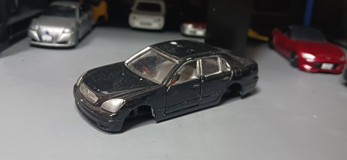 YuItsu11's tweet photo. 30セルシオを仕様変更して後期型にしました！！
カラーは水性ホビーカラーのブラックです
ベースは4枚目です！ https://t.co/T2vM5H6E2B