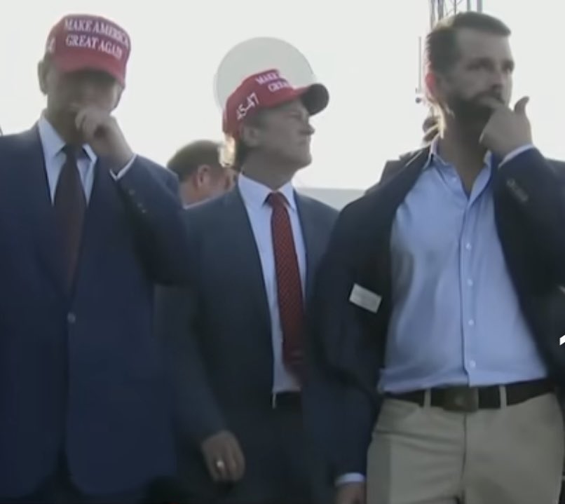 agelessharmony's tweet photo. @MissyIsMaga @HunterBiden Is this guy still putting substances on his gums in public? Worry about him. He needs help from Hunter. https://t.co/e2LhFcIi84