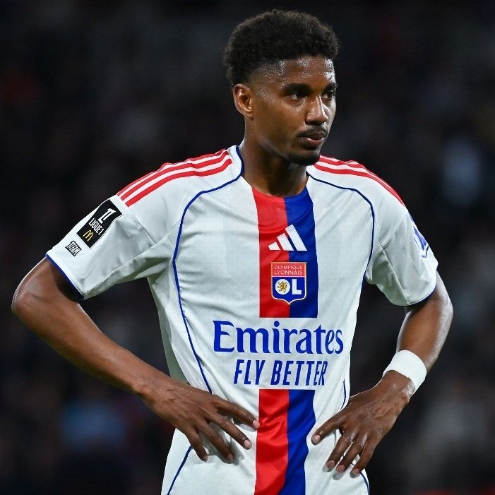 GonesXtra_'s tweet photo. 🚨 L'Olympique Lyonnais va accélérer le départ d'Abner Vinicius ! 🇧🇷🔚

Flamengo propose 8,5 millions d'euros + des bonus pour le brésilien qui est emballé par le projet du club rouge et noir. 🔴⚫🤑

[ @Oliveira32Pablo ] https://t.co/3zNNiAZj3X