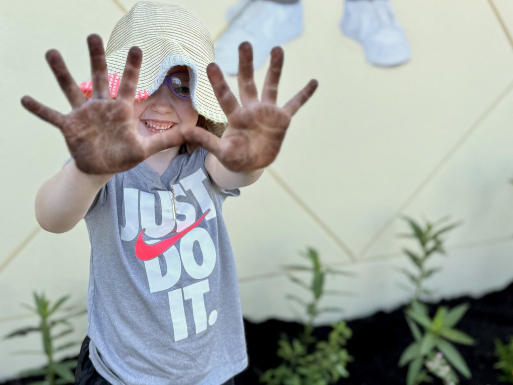 Manateeschools's tweet photo. It takes a community! Volunteers of all ages rolled up their sleeves to help beautify the Harllee Support Center and SOAR Lab. A special thank you to the Florida Nursery, Growers and Landscape Association and Big Earth Landscape Supply for helping bring this project to life. https://t.co/O7XXVqXuah
