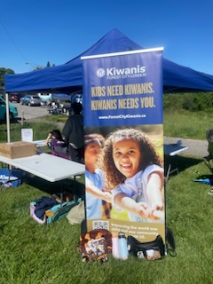 InvestChildren's tweet photo. What a fun Saturday at Rhubarb Fest and @KiwanisCity   Kite Festival!
Many thanks to our @WesternU students for their assistance and participation at these events!
#rhubarbseason #goflyakite https://t.co/uLmCV5zj6O