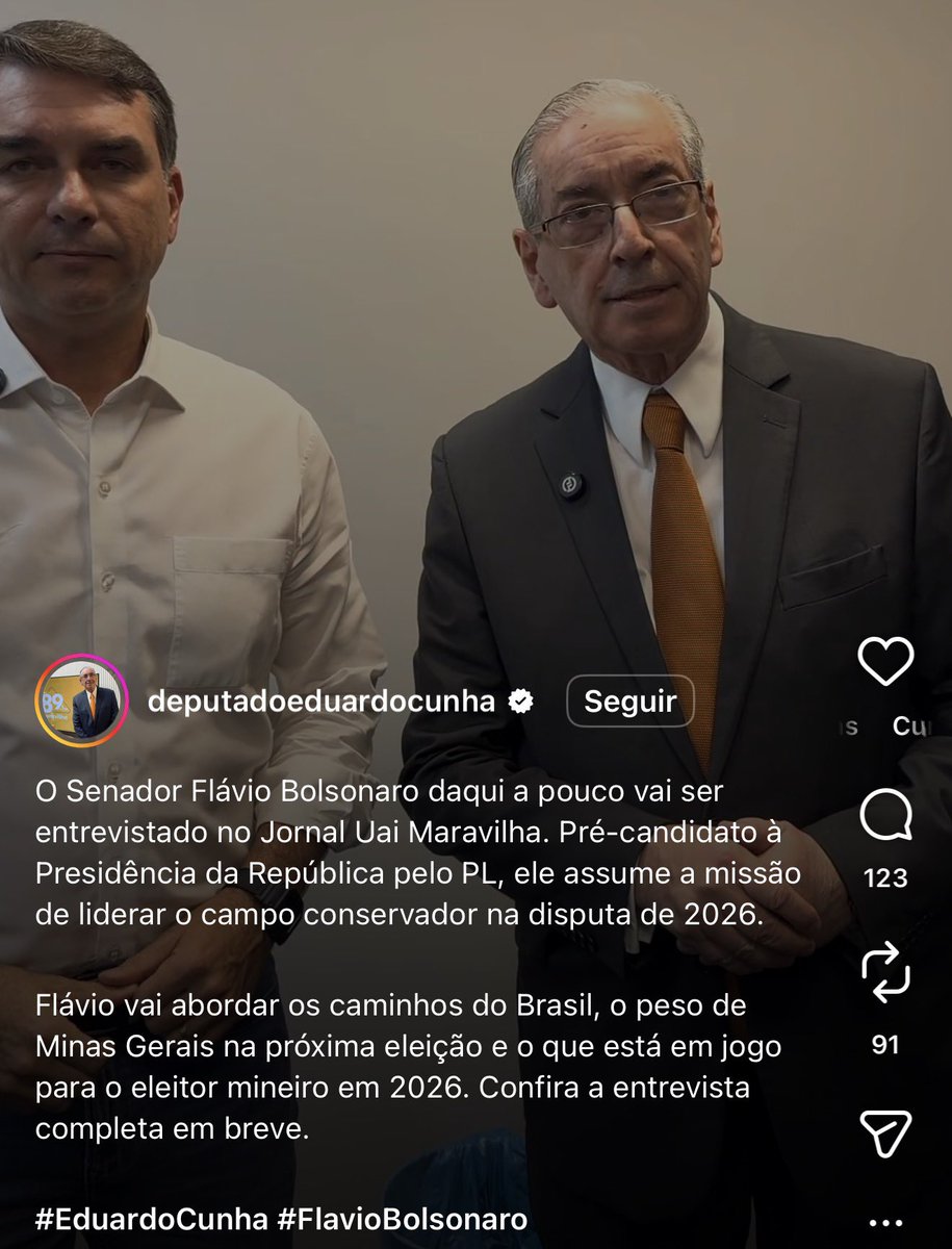delucca's tweet photo. Flávio Bolsonaro está combatendo a corrupção ao lado de Eduardo Cunha.

O próximo passo é defender a família ao lado de Suzane Von Richtofen. https://t.co/6GRR5hSExJ