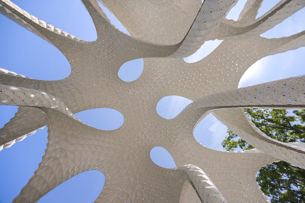 Architizer's tweet photo. Thousands of perforated aluminum panels form a canopy where the skin itself becomes the structure.

📍 Cary, NC, United States
Project by: MARC FORNES / THEVERYMANY
Details: https://t.co/eC1gm4gVH5 https://t.co/J10Uwyq8nA