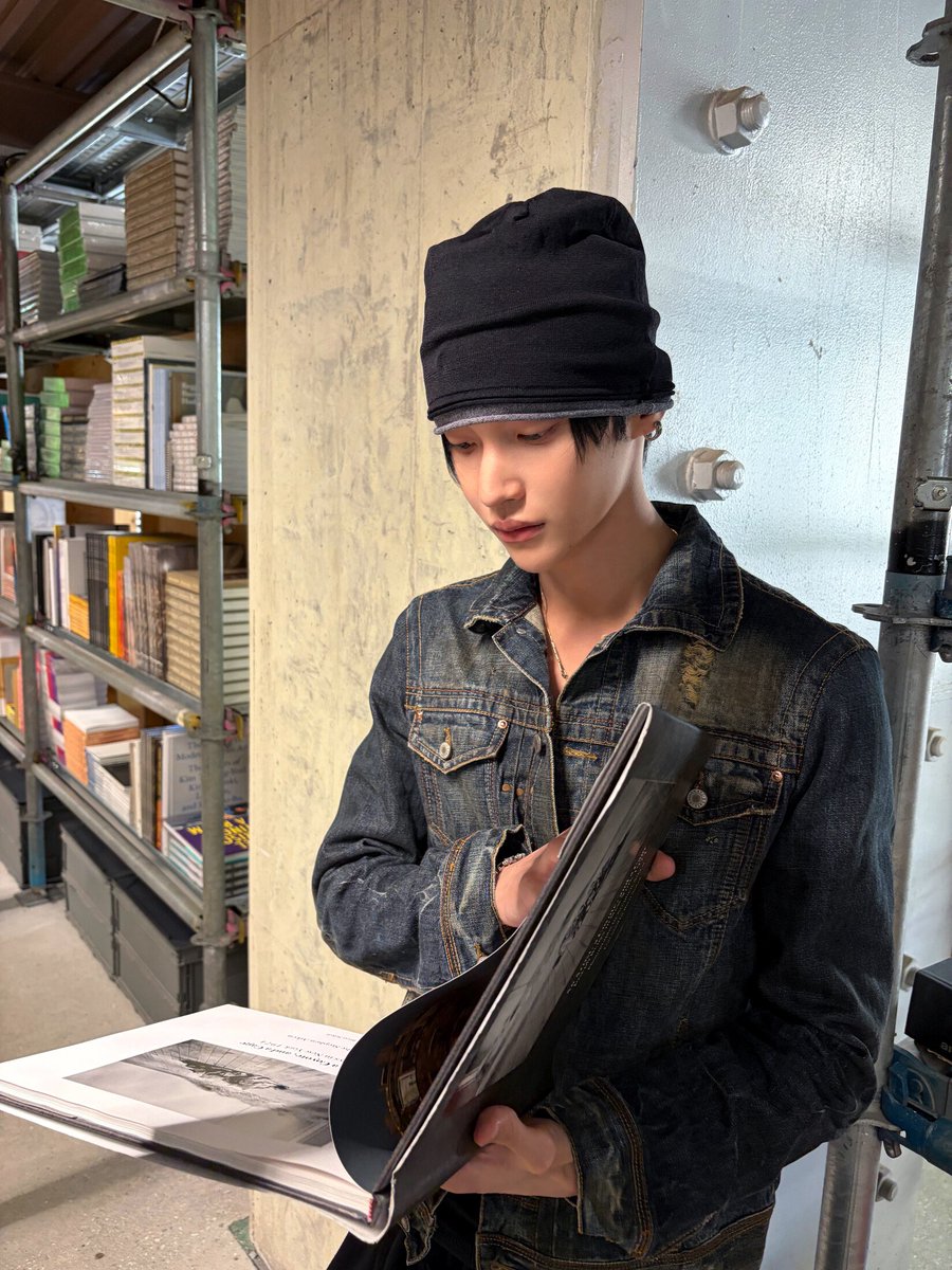 chrryever's tweet photo. RIIZE llog - DAY3 : We get into overdrive #원빈 https://t.co/30LNKFQ6yw
