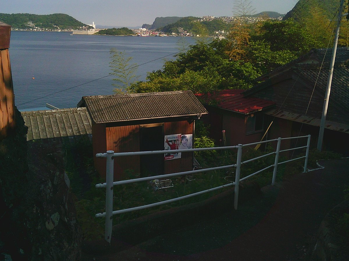 kazukieguchi's tweet photo. 不便かもしれないけど、海が見える斜面地の家っていいね https://t.co/KGniRoy2G9