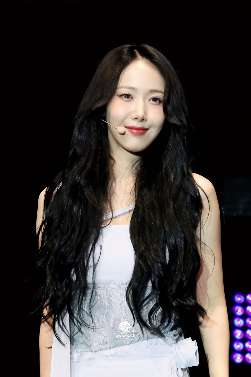 eunrora30's tweet photo. 신비🐱 생일 축하합니다🎂

#비비지 #VIVIZ #신비 #SINB
#6월의_적토마_신비생일
#AHipnoticPerformerSinB https://t.co/RzbSdQboxd