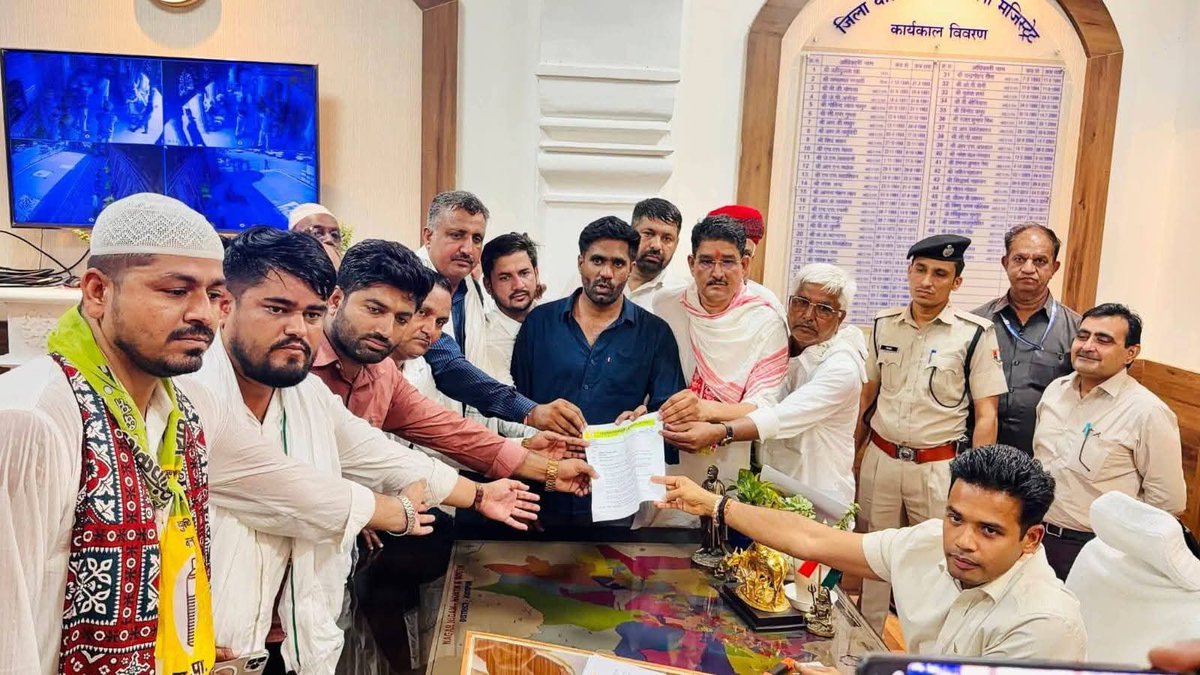 msmediarj19's tweet photo. आज जोधपुर मुख्यालय पर राष्ट्रीय लोकतांत्रिक पार्टी परिवार के सदस्यों ने राज्यपाल के नाम ज्ञापन देकर जनहित से जुड़ी विभिन्न समस्याओं का निस्तारण करने की मांग की |
@RLPINDIAorg @hanumanbeniwal @DoliThansingh https://t.co/fI8di82HgB