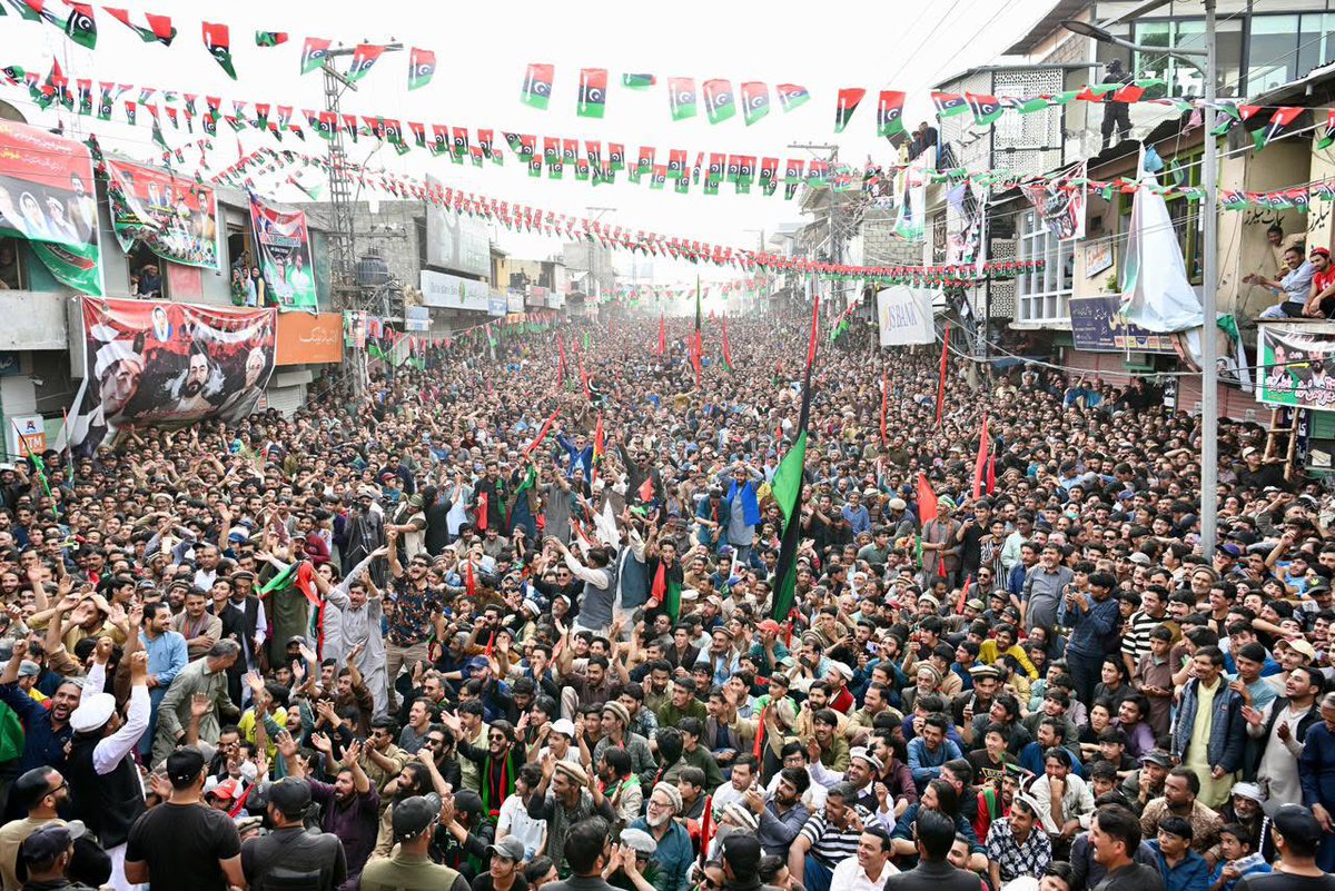 MeerIbrahimMari's tweet photo. اسکردو میں ہر طرف پارٹی پرچموں  کی بہار، بچے، بوڑھے اور نوجوان پُرجوش! انشاء ﷲ 7 جون کو جیت تیر کی ہوگی، جیت پاکستان پیپلز پارٹی کی ہوگی، جیت گلگت بلتستان کے غیور عوام کی ہوگی
#VoteForTeer 
 #PPPGB2026

 #SkarduMainTeerChaleyGa https://t.co/XQcojokhNF