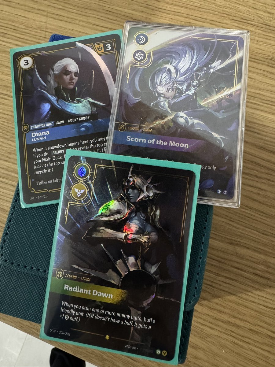LiberoHS's tweet photo. i’m 1-2 and 0-3 with diana in last 2 nexus nights 😵‍💫😵‍💫 but i got rewarded with an ON leona pull from my prize packs

legitimately hard deck to master, will have to pivot back to irelia for skirmishes this month, but gonna continue to learn diana https://t.co/TlyryYdj29