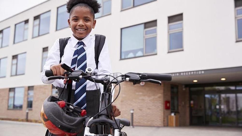 SecEd_Education's tweet photo. #Transition from year 6 to 7 can be tough. Engagement can dip – especially for disadvantaged pupils. @SeanHarris_NE outlines 20 practical, poverty-informed strategies/ideas to support belonging, attendance &amp; success in KS3: https://t.co/UVe1NB9f2S #teaching #schools #education https://t.co/FtUy0xJlGF
