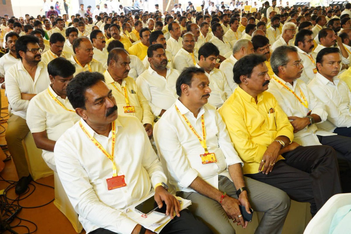 BodePrasad's tweet photo. టీడీపీ కేంద్ర కార్యాలయంలో నిర్వహించిన SIR (Special Intensive Revision) వర్క్‌షాప్‌లో పాల్గొన్నాను.

ముఖ్యమంత్రి గారు, టీడీపీ జాతీయ అధ్యక్షులు శ్రీ నారా చంద్రబాబు నాయుడు గారి మార్గదర్శకత్వంలో ఓటరు జాబితాల సవరణ, కొత్త ఓటర్ల నమోదు, క్షేత్రస్థాయిలో చేపట్టాల్సిన చర్యలపై సమగ్ర అవగాహన పొందాము.

ప్రజాస్వామ్యానికి ఓటరే మూలస్తంభం. ప్రతి అర్హుడైన వ్యక్తి ఓటరు జాబితాలో నమోదయ్యేలా కూటమి శ్రేణులు కృషి చేయాలి. ప్రతి ఓటు అమూల్యం... ప్రతి ఓటరు బాధ్యతతో ముందుకు రావాలి.

#BodePrasad #PenamaluruMLA
#BodeForDevelopment #BodeForPeople
#BodeForPenamaluru #PenamaluruTDP
#TeluguDesamParty #AndhraPradesh
#SIR #VoterRegistration
@JaiTDP