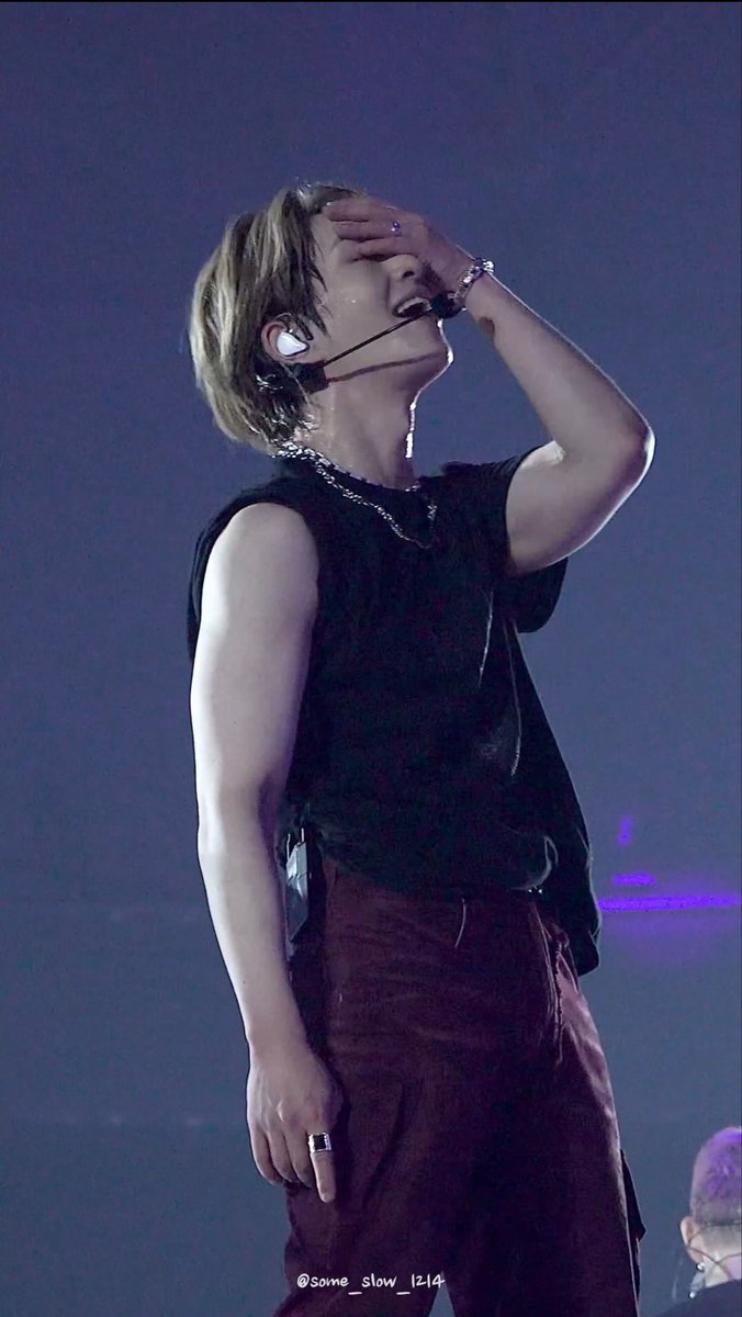 FCKING SXUAL CHARISMA UGH!!!! SHINee ONEW WHAT DID U EAT THAT DAY 🥵