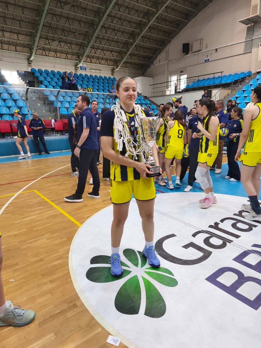 maarif1955's tweet photo. 10/A sınıfı öğrencimiz Berra Mutlu, Fenerbahçe formasıyla mücadele ettiği U16 Kızlar Türkiye Şampiyonası’nda takımının şampiyonluğuna katkı sağlayarak önemli bir başarıya imza attı.

Öğrencimizi tebrik ediyor, başarılarının devamını diliyoruz. 👏🏀
 #TürkiyeŞampiyonu #Fenerbahçe https://t.co/CqPdtr23HV