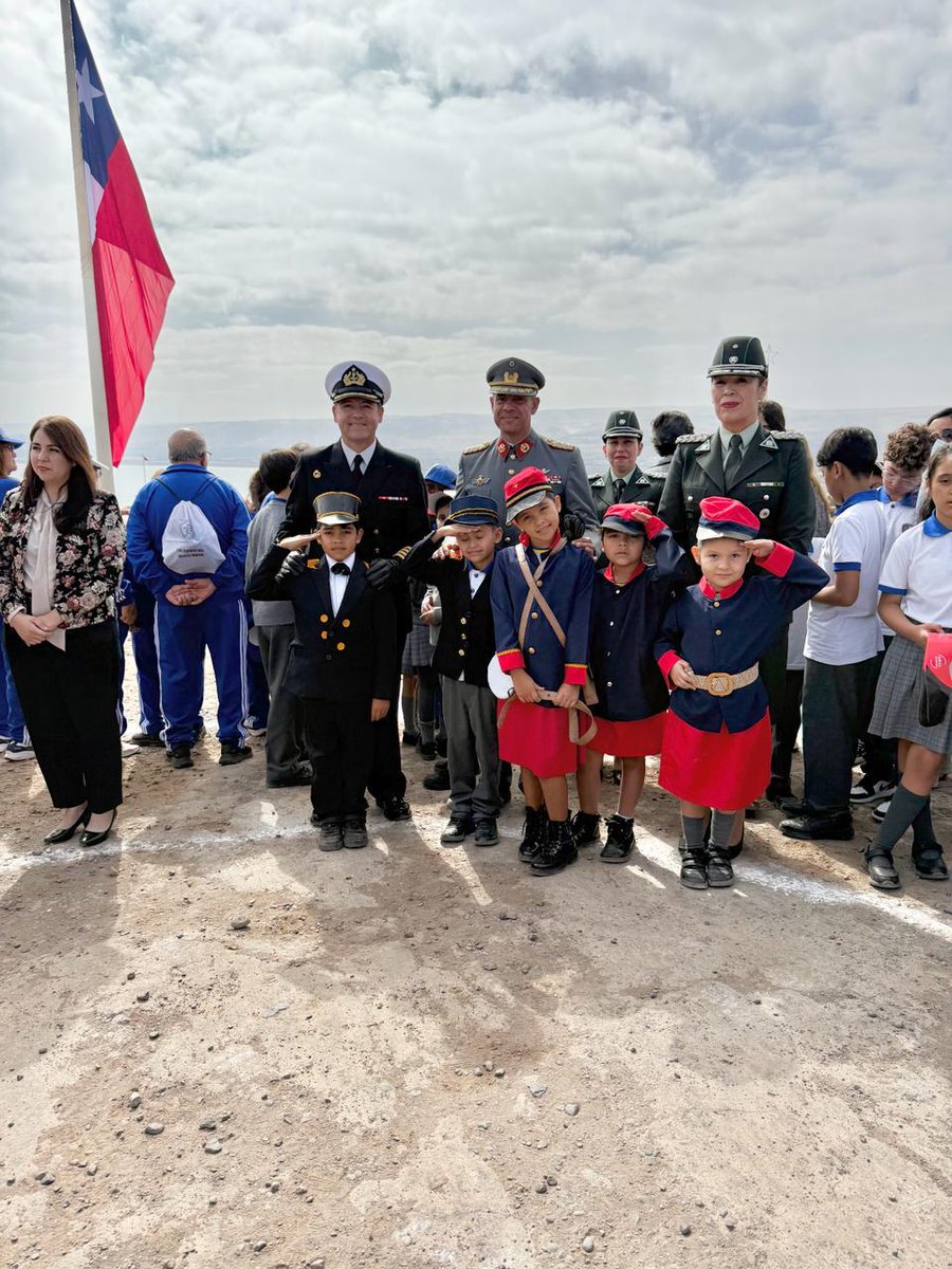 Armada_Chile's tweet photo. Gobernación Marítima de Arica participó en el izamiento del Pabellón Nacional en el Morro, en el marco del 71° aniversario de la creación del himno de la ciudad y el inicio de actividades conmemorativas al 146° aniversario del Asalto y Toma del Morro

#ArmadaPorChile https://t.co/B8eC9bJJLM