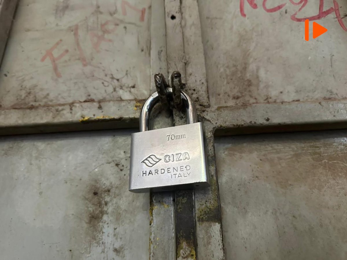 d_dougou's tweet photo. Un commerçant doit déjà faire face à de nombreuses charges : nourrir sa famille, payer la scolarité de ses enfants, le loyer de sa maison et celui de sa boutique. Lui imposer aujourd’hui un droit de place de 12 500 FCFA normalement constitue une charge supplémentaire difficile https://t.co/jpeIleLcYJ