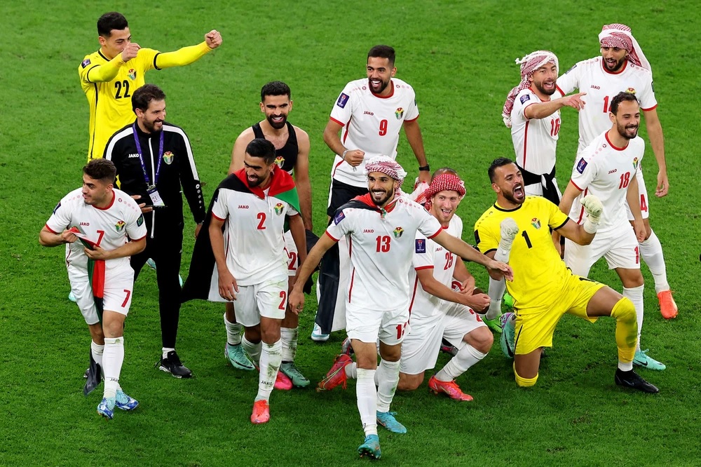 leochienthang's tweet photo. World Cup 2026: 'Bảng tử thần' của tân binh Jordan
Nằm ở bảng J, đại diện Trung Đông chỉ có vỏn vẹn 17% cơ hội vượt qua vòng bảng. Trong khi đó, nhà đương kim vô địch Argentina nắm chắc 91% vé đi tiếp, theo sau là Áo (52%) và Algeria (40%). https://t.co/iWtvMhSbFH