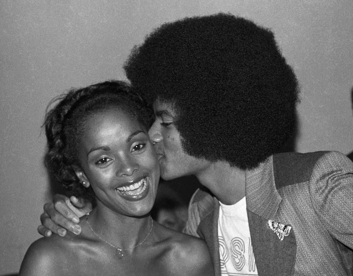 Toluwase_x's tweet photo. Michael Jackson allegedly spent $80,000 from his “The Wiz” salary on a brand new Rolls-Royce as a gift to himself so he could learn how to drive and take Janelle Penny, aka Miss Universe 1977, to the movie’s premiere 😳❤️‍🩹 https://t.co/mRd4NHFsRL