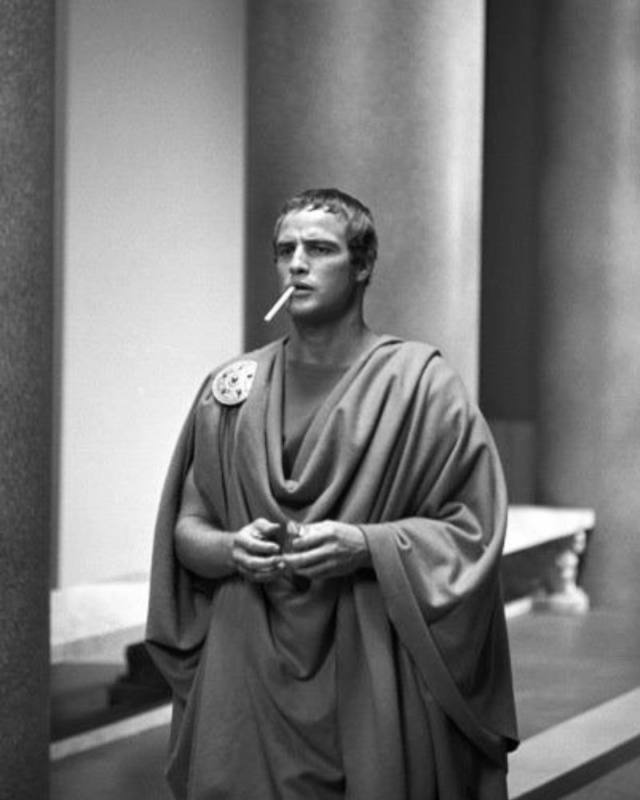 TheCinesthetic's tweet photo. Marlon Brando on the set of Julius Caesar (1953) https://t.co/nwCeXvMqil