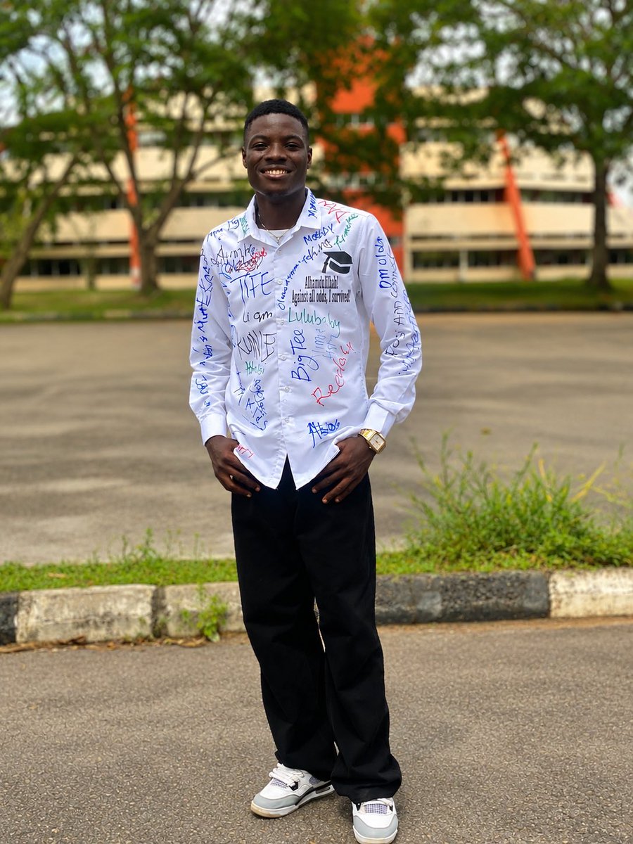 Dee_Couturee's tweet photo. Everybody say Graduate!🥳 https://t.co/r30en1Cf9G