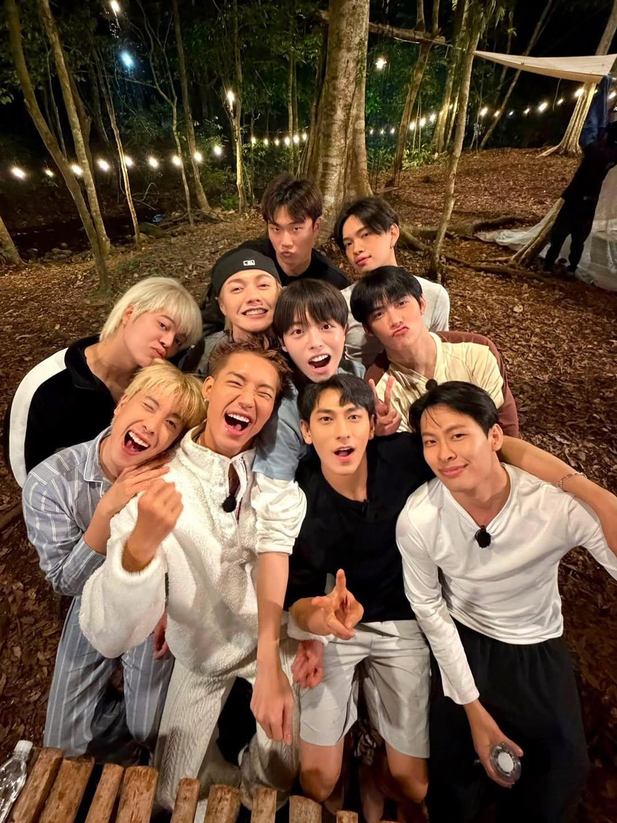 AstroKMB's tweet photo. Mùa hè có Anh trai say hi là Mùa hè Say Hi Rực Rỡ 
Mùa hè có Hùng Huỳnh là mùa hè ngập tràn tình yêu

#SayHiRucRo #GeminiHungHuynh #GeminiHungHuynhSayHiRucRo https://t.co/EEOUrsPRXy