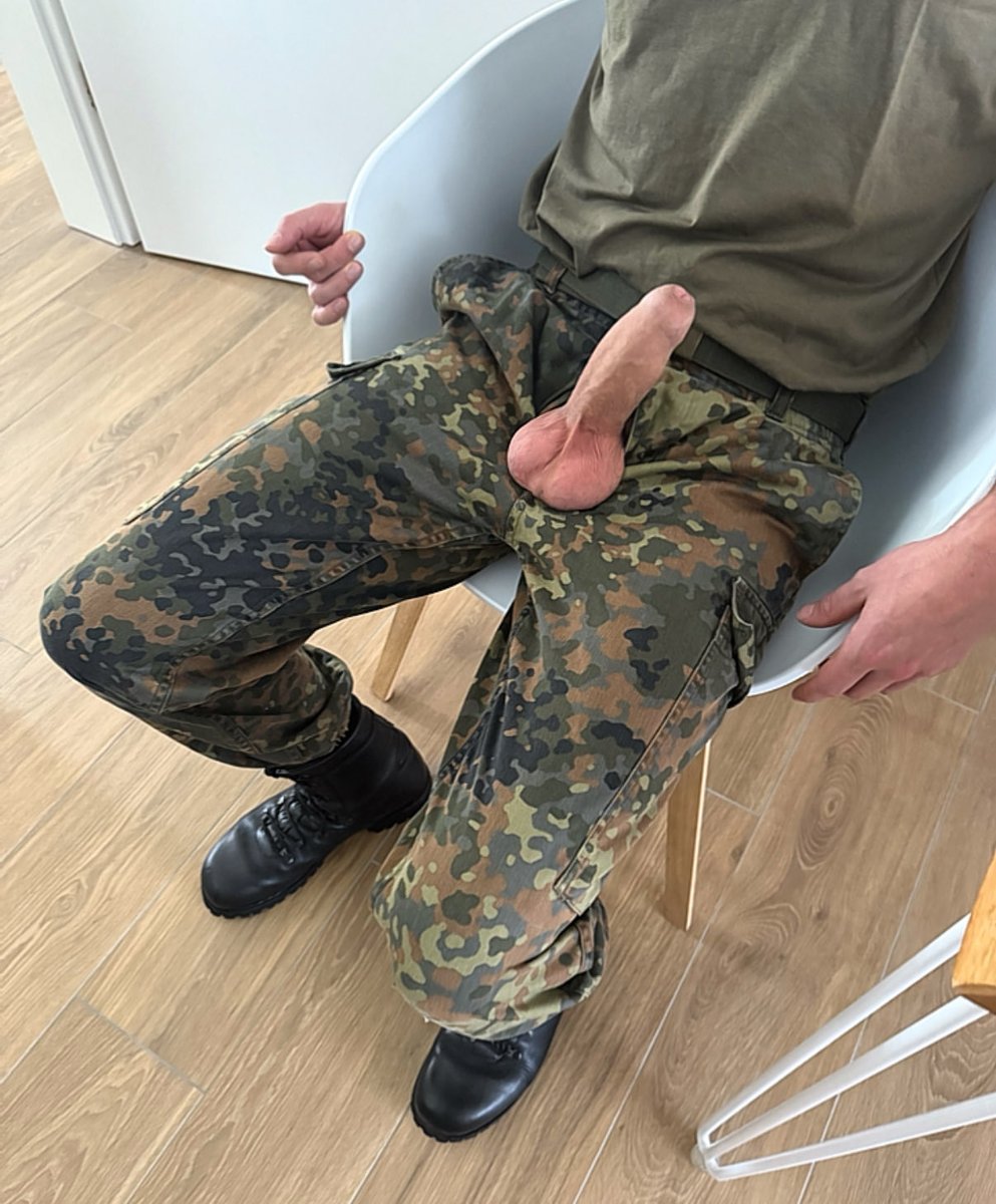 usedboy95's tweet photo. Mit oder ohne Uniform? 
RT♻️
Schreibt es in die Kommentare 😎🔥💦

https://t.co/WbUPsMMDsl https://t.co/5JdRmiRECd