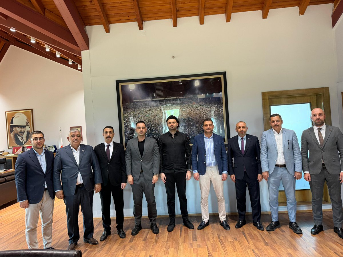 MHPBursail's tweet photo. İl Başkanımız Muhammet Tekin beraberindeki heyetle ;Bursasporumuzun kuruluşunun 63.yılı münasebetiyle Bursaspor Başkanımız Enes Çelik'i kulüp binasında ziyaret ettiler. Bu vesileyle şampiyon takımımıza önümüzdeki sezon Süper lig yolunda üstün başarılar diliyoruz. https://t.co/cmv6a8Jjd9