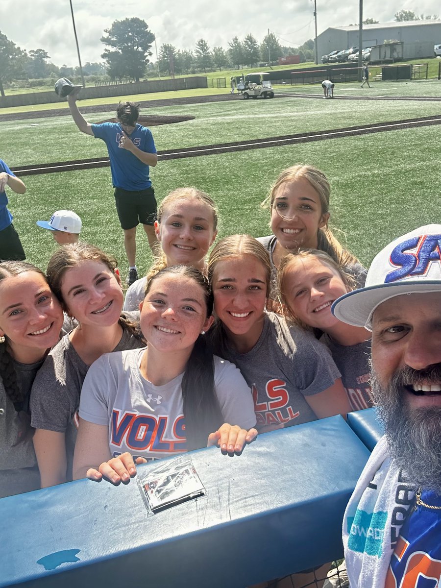 JustinFlake's tweet photo. Shoutout to the Lady Vols who helped with camp today! Everything is better with everyone rowing the boat.  #ChooseSA https://t.co/cVAtb0Quwt