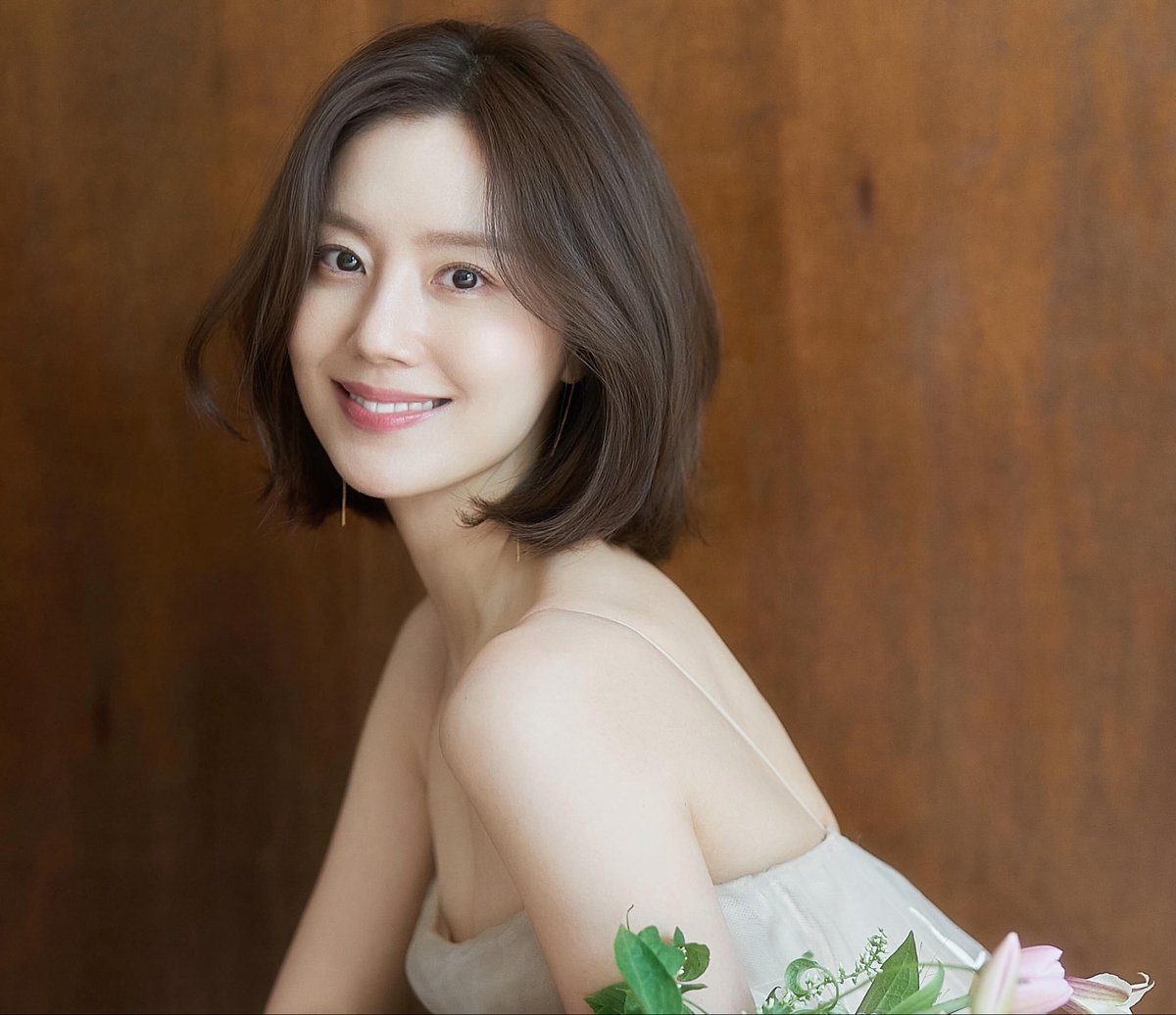 Asherfab's tweet photo. June Bride!🕊️🤍💐
Timeless Beauty!💕
#moonchaewon https://t.co/nxEBLUZw4T