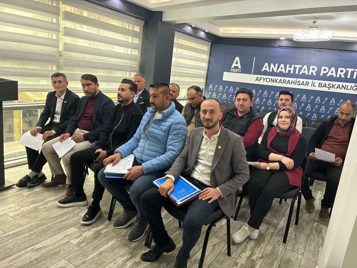 APidarivemali's tweet photo. Ege Bölgesinden sorumlu İdari ve Mali İşler Başkan Yardımcısı Serbülent Vatanoğlu’nun Afyonkarahisar ilinde yapmış olduğu denetim ziyareti. https://t.co/QLAmX0V2YT