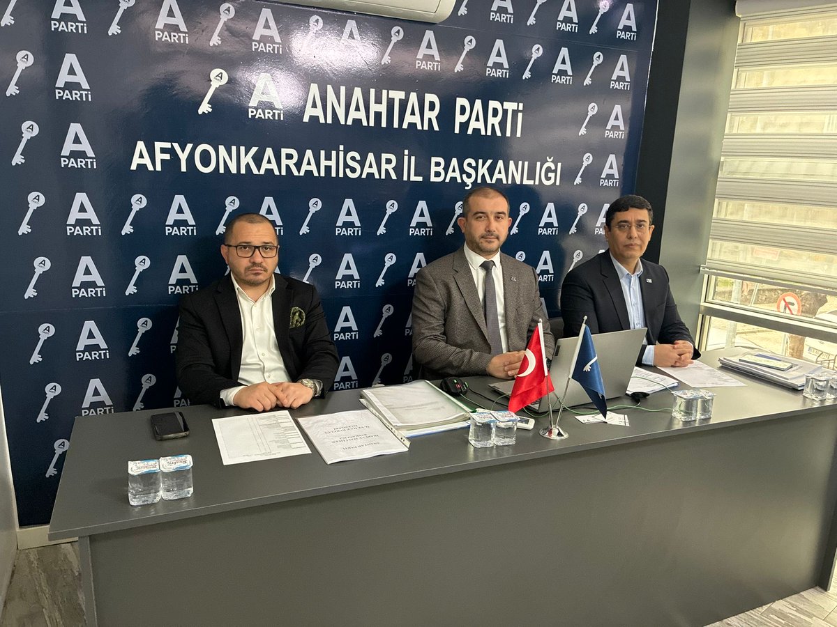 APidarivemali's tweet photo. Ege Bölgesinden sorumlu İdari ve Mali İşler Başkan Yardımcısı Serbülent Vatanoğlu’nun Afyonkarahisar ilinde yapmış olduğu denetim ziyareti. https://t.co/QLAmX0V2YT