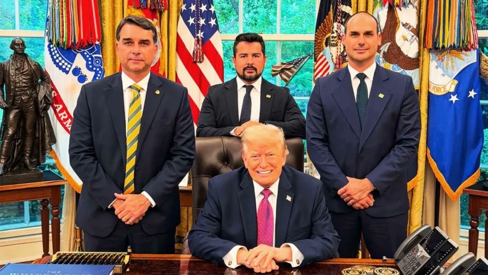 JaquesGabriela's tweet photo. @VEJA Já sabemos que Flávio foi oferecer o fim do pix em troca de apoio https://t.co/b0eAYXUxDL