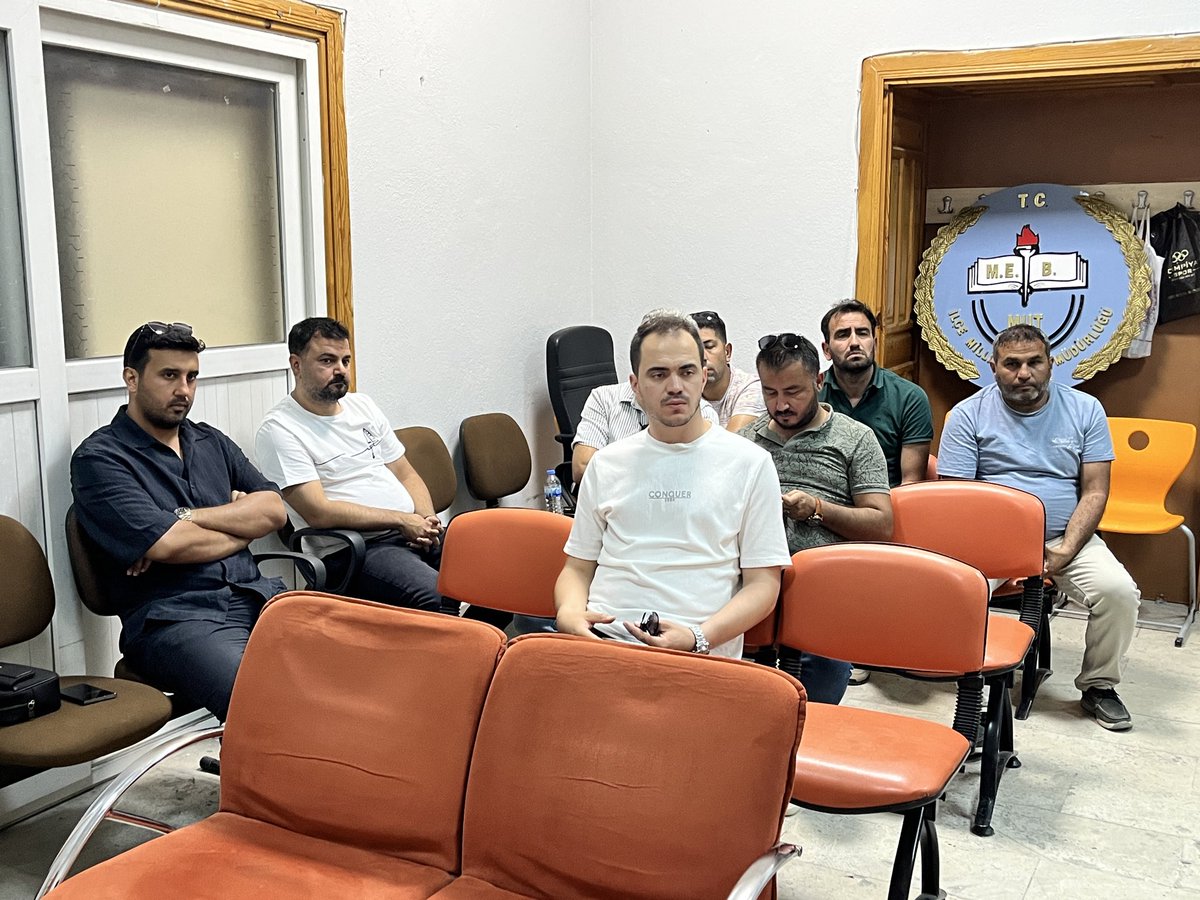 mut_mem's tweet photo. İlçe Millî Eğitim Müdürümüz Sayın Erdal DÖLEK başkanlığında, köy/mahalle ilkokul ve ortaokulları ile birleştirilmiş sınıflı okulların müdürlerinin katılımıyla İlçe Millî Eğitim Müdürlüğümüz toplantı salonunda toplantı gerçekleştirilmiştir. https://t.co/CQeynFSF4I