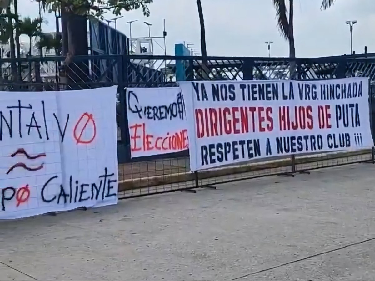 gorozdin's tweet photo. X favor no usen imagen o video dl niño en Bellavista, ya tuvo suficiente con lo que vivió anoche, es parte dl aprendizaje como hincha d @BarcelonaSC.
Hoy ese niño debe estar siendo objeto d burla d sus compañeritos.
Niño algún día llegarán los días felices.
Ojo, con estos NO👇🏿 https://t.co/CQbeu0MzxU