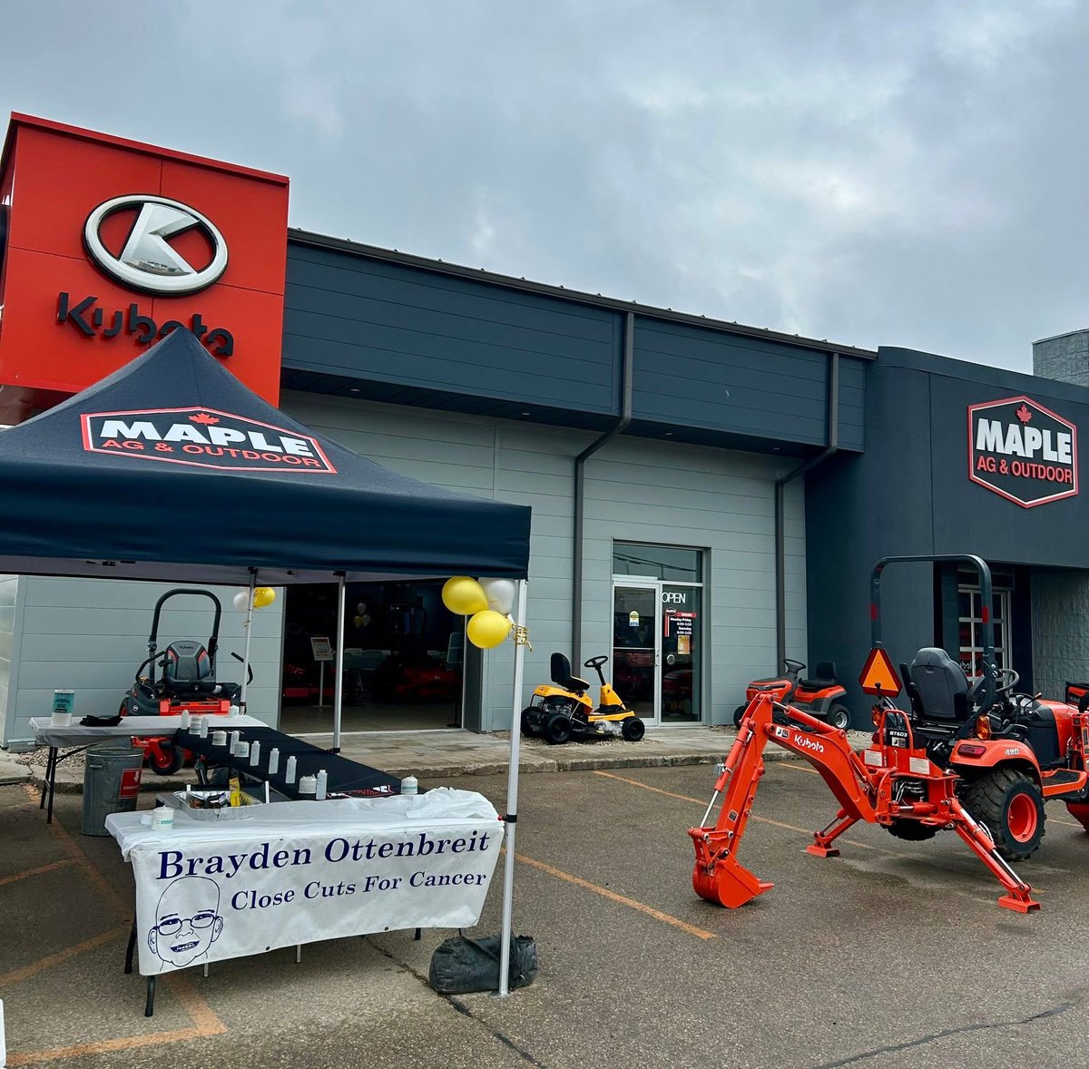Cuts4Cancer's tweet photo. A BIG thanks to @MapleAgOutdoor for allowing our @Cuts4Cancer Local Initiatives Program to BBQ for their June 1st event!
We appreciate the help of our friends Garry &amp; Cyndie!
$1650 was raised to support this program.
Thanks to all who came out to kick off our 2026 BBQ season! https://t.co/qCPuUyhfOU